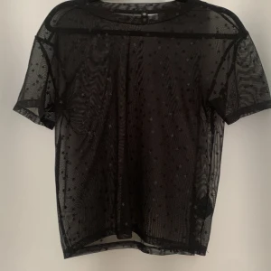 Meshtopp - T-shirt i mesh med stjärnor💕