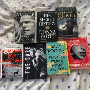 Böcker på engelska  - Alla kostar 50kr vissa är läsa med understryka meningar och vissa helt olästa, vid övriga fråga är det bara att skriva 🤍