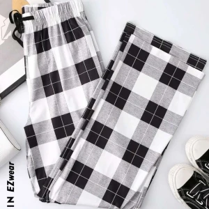 Pyjamas byxor - Säljer dessa jätte mysiga pyjamas byxor ifrån shein. Obs snöret sitter inte på byxorna längre❤️