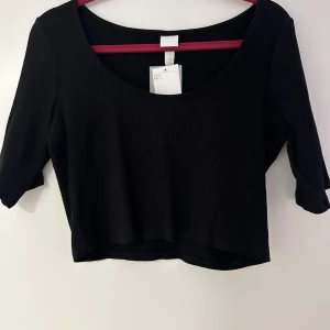 Crop top från h&m - Helt nya med prislappen kvar