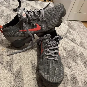 Nike vapor max - Helt nya knappt använda helt fel fria är trött på dom tungan är lite sliten på ena skon men syns ej