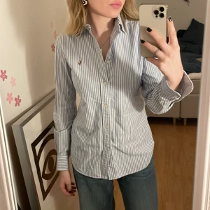 Ralph lauren skjorta  - Randig äkta ralph lauren skjorta. Använd tre gånger. 