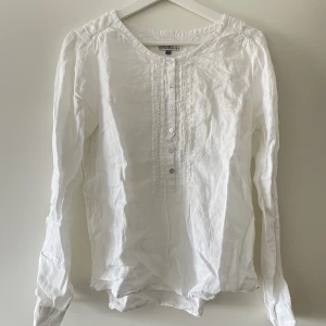 Blus - Linneblus från Hampton Republic. Säljer pga att den är för liten för mig. Använd men i fint skick! 
