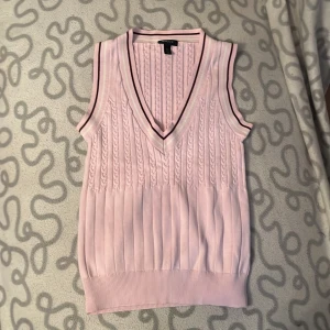 Gant rosa slipover - En rosa gant slipover- fina mönster- 