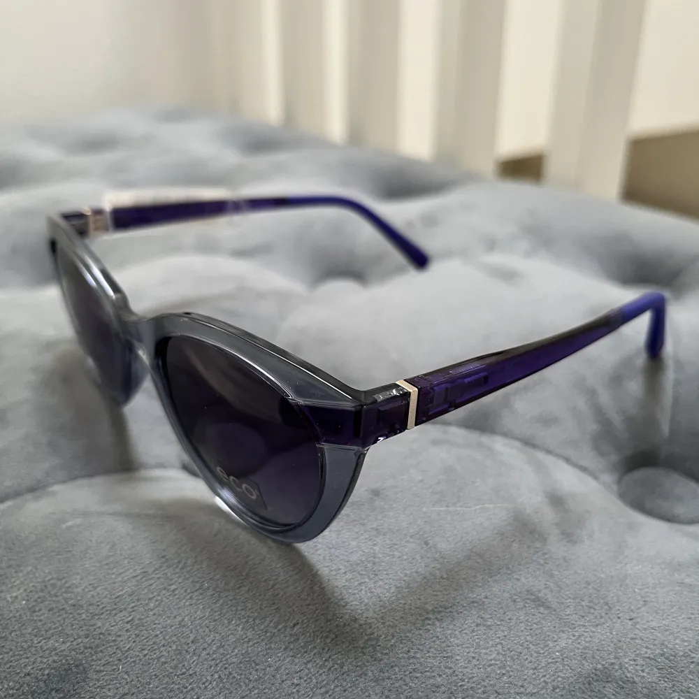 Skit snygga solglasögon från Eco. Nypris 1,300kr säljer för 600, pris kan diskuteras. Finns andra solglasögon i min profil. Accessoarer.