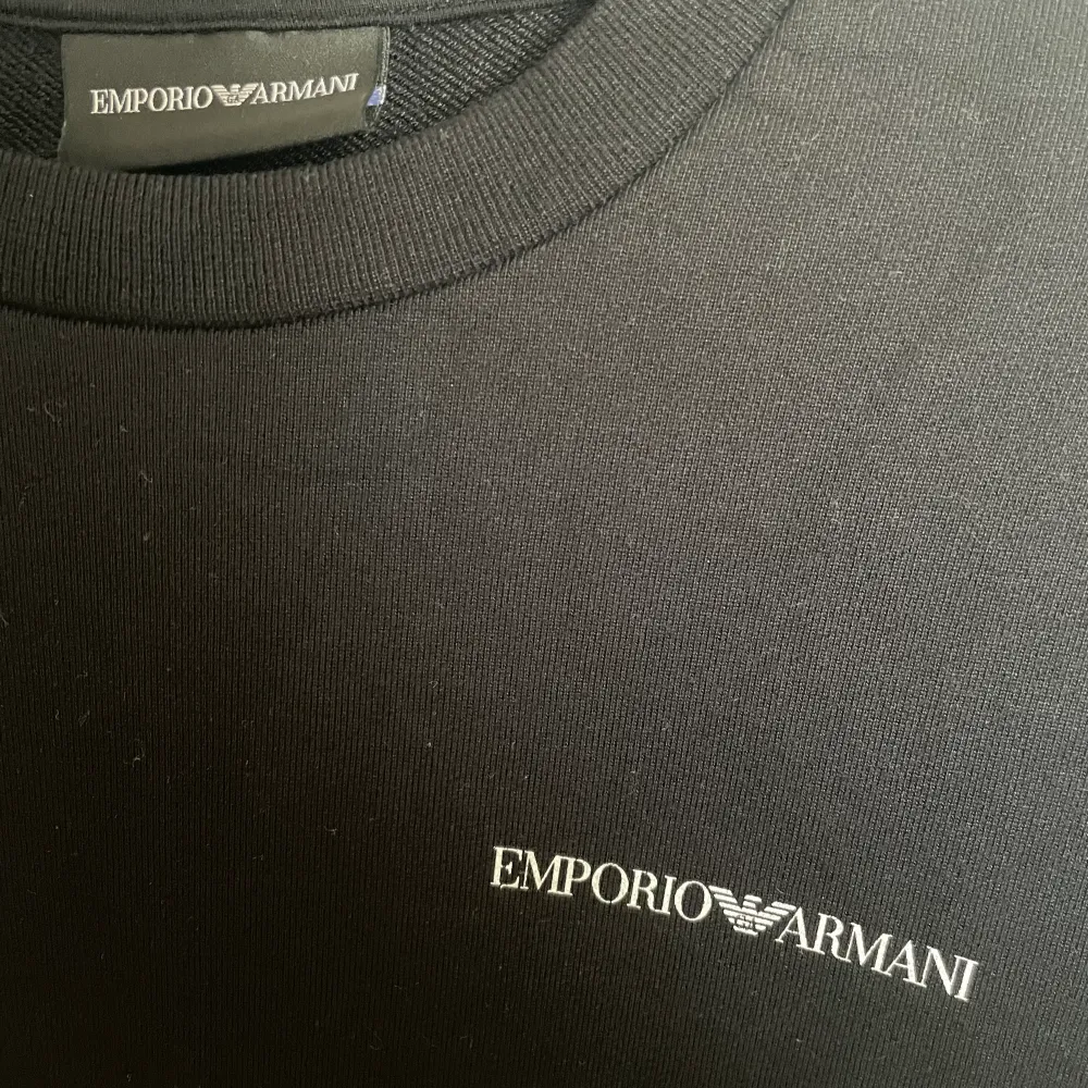 Emporio Armani sweatshirt storlek S, polo Ralph lauren storlek S-M 600kr. Hoodies.