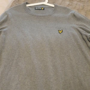 Lyle& scott fin tröja ljusgrå  - Lyle & scott tröja storlek M  Ljusgrå 