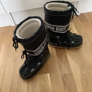 Moon boots - köpta på humana , super sköna 