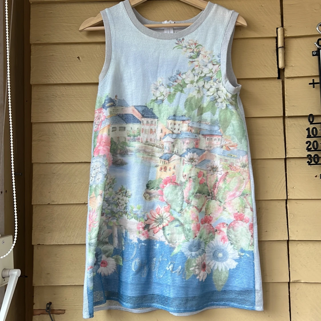 Fin klänning med Positano tryck