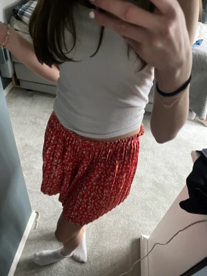 Kjol - Säljer denna fina kjol från zara💋nypris:299