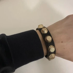 Nitarmband  - Säljer detta oanvända nitarmbandet❤️
