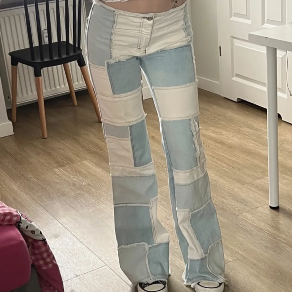 Ett par jätte coola jeans!! midjemåttet är 35! Och skriv om ni har fler frågor💕. Jeans & Byxor.