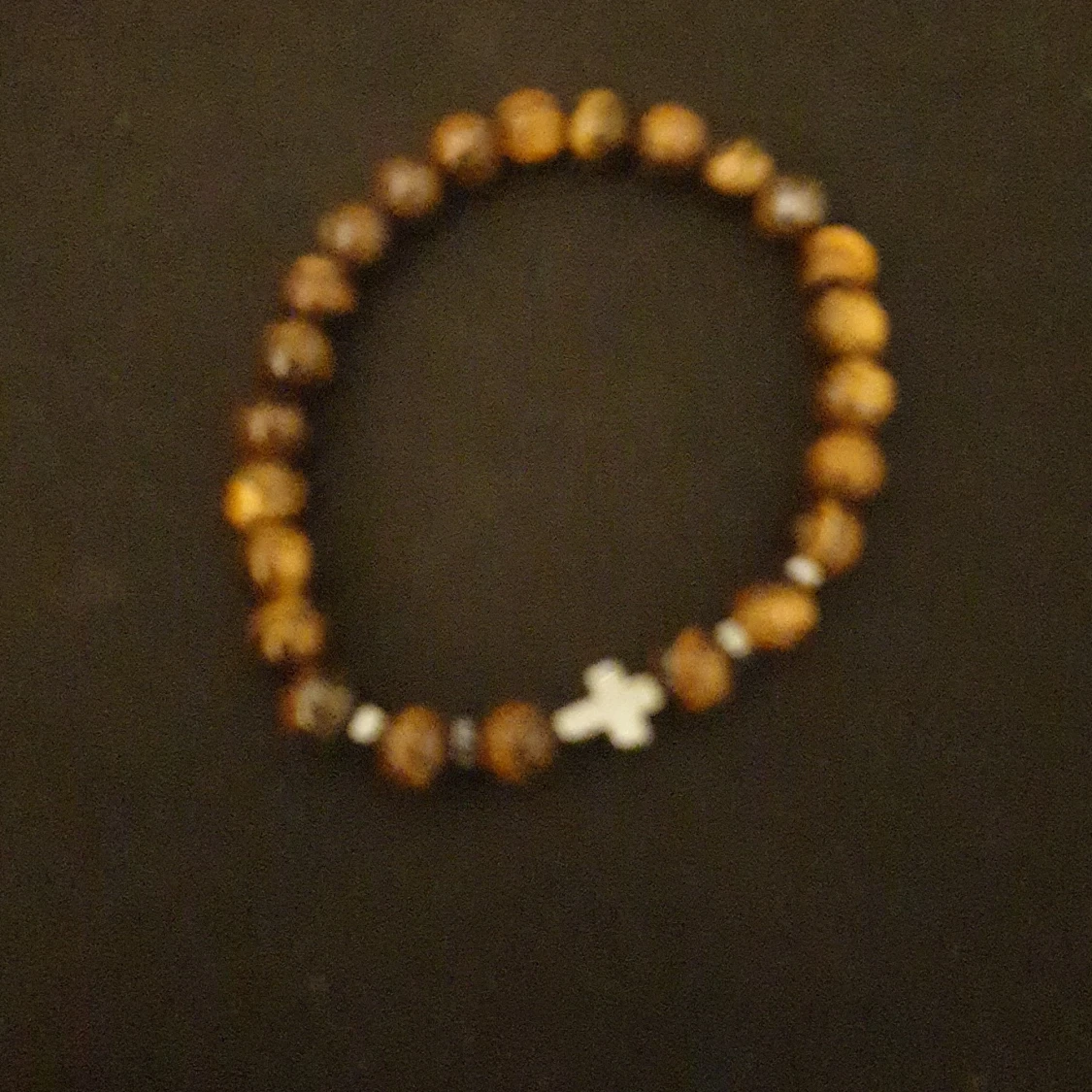 Pärlarmband kors orangebrun - 90