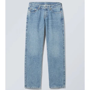 Jeans weekday - Det sitter väldigt bra och är i skönt material men säljer det pågrund av att det inte passar mig löngre. Det är i storlek 24/30 och skriv privat vid intresse av närmare bilder. 