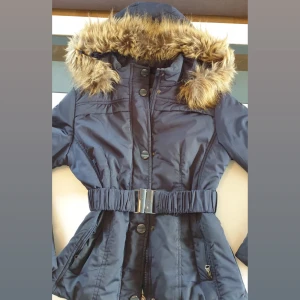 Jacka - Säljer min fina höst/vinter jacka som är i mycket fint skick. I storlek M/S.