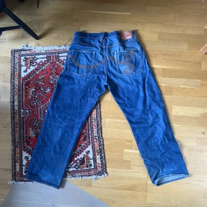 Santastic jeans - Santastic jeans köpta från Japan. De är i fint skick och sitter bra på mig som är 183. Pris går att diskutera och skriv vid frågor.