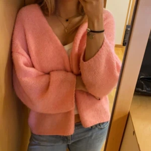 Rosa stickad kofta - Så söt stickad kofta från Lindex! Nypris 400 kr💞💞