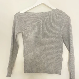 Aldrig använt  - Tröja frpn shein som jag beställde i fel storlek. Har aldrig använt. Är i storlek S passar även XS