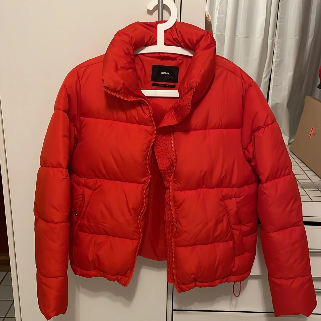 Röd jacka