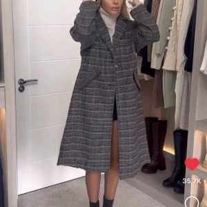 Kappa - Säljer denna kappa från H&M i storlek XXS, kappan är oanvänd med prislappar på ❤️