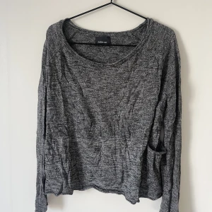 Stickad blus  - Stickad blus från zara med ficka på sidan.