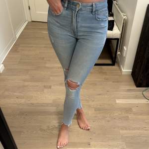 Slitna jeans från stradivarius strl 38