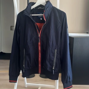 Lacrosse jacka  - Superfin jacka i mycket bra skick. OBS: ingen luva. 