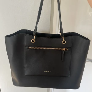 Väska  - Säljer denna fina väskan för 250kr💕