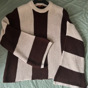 Stickad tröja - Ny fin stickad tröja . One SIZE . Som en 38-40