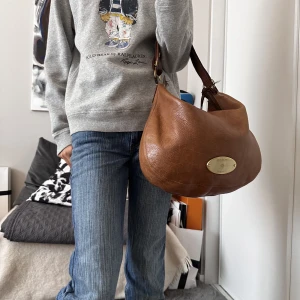 Vintage mulberry väska - Ärvd av min mamma. Den är vintage. Inte jätte stor men får plats med idrottskläder