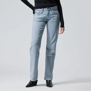 Weekday arrow low waist jeans - Fint skick, super snygga! Säljer pga dom är för stora. Nypris 600. Hör av er vid frågor☺️