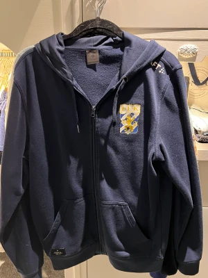 Ifk tröja - En IFK tröja zip som ej kommer till andvändig längre. Tröjan är stpr i storlek.
