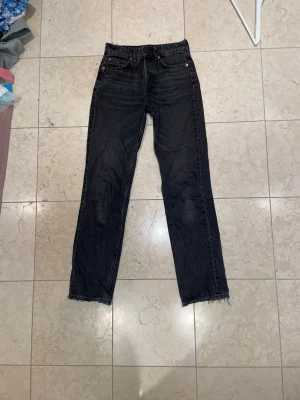 Zara jeans - Bra skick hör av er för fler bilder eller om ni har några frågor 