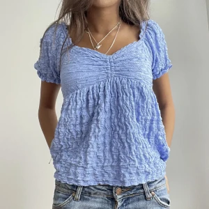 blus - söt blus som tyvärr inte kommer till användning något💙💙