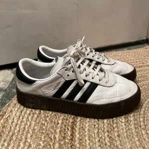 Adidas skor storlek 38 - Adidas Wmns storlek 38