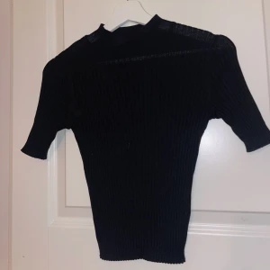 Svart topp - Aldrig använd. 