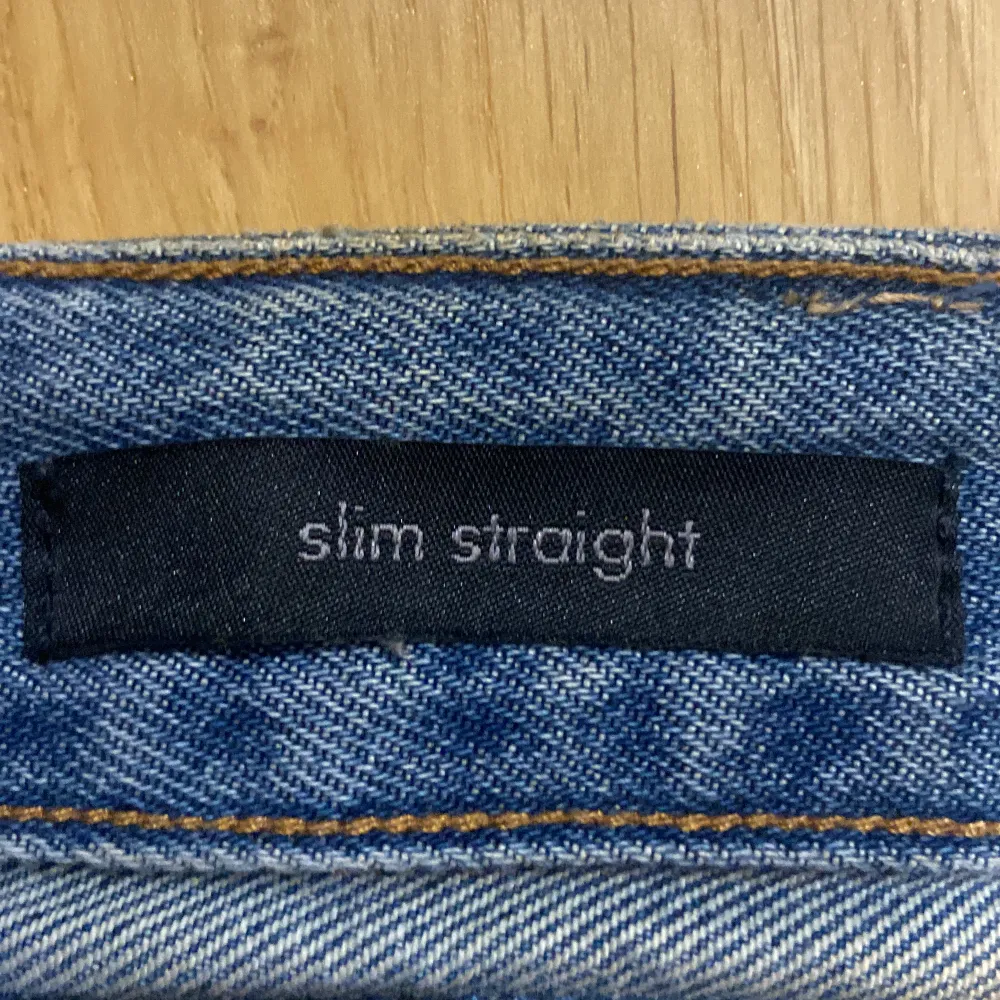Blå rippade Calvin Klein jeans, 31” midja 32” längd. Lätt använda Slim straight fit. Jeans & Byxor.