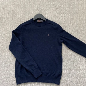 Morris tröja 100% marinoull  - Säljer en Morris tröja i 100% marinoull! Den är i väldigt bra skick! Endast använd 1 gång! Storlek S! Hör gärna av dig om du har frågor!