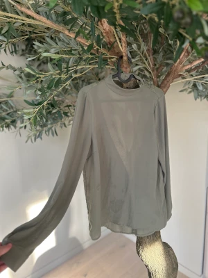 Gina Tricot blus - Fint skick!