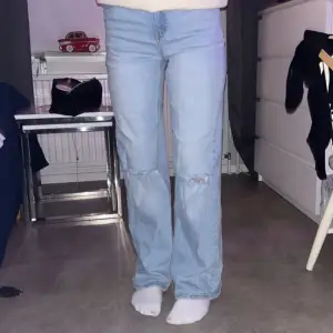 Blåa jeans från Kappahl i storlek 170