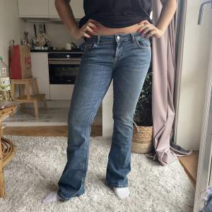 Superduper snygga lågmidjade jeans från zara (vet inte om de säljs mera) 