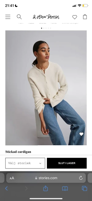 Säljer denna stickade kofta från other stories  - Säljer denna stickade koftan från other stories som är slutsåld på hemsidan . Har använt 1 gång så är som ny. Köpt för 890kr. Pris kan diskuteras