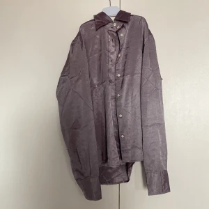 Skimmrig skjorta - Ok skick