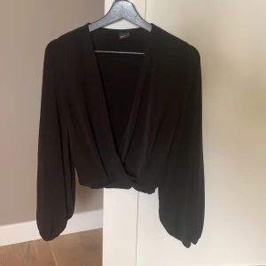 Svart top från ginatricot  - Svart top från ginatricot 