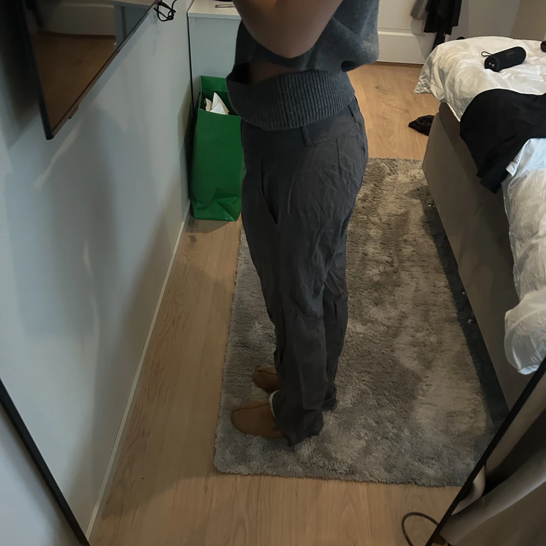 Gråa kostymbyxor  - 91