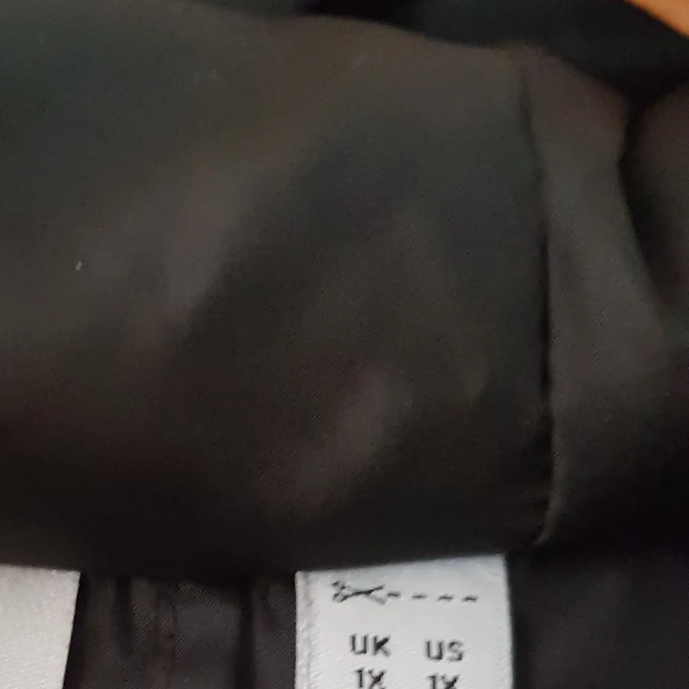 Adidas jacka stl 46/48 använd tre gånger så nyskick normal i stl . Jackor.