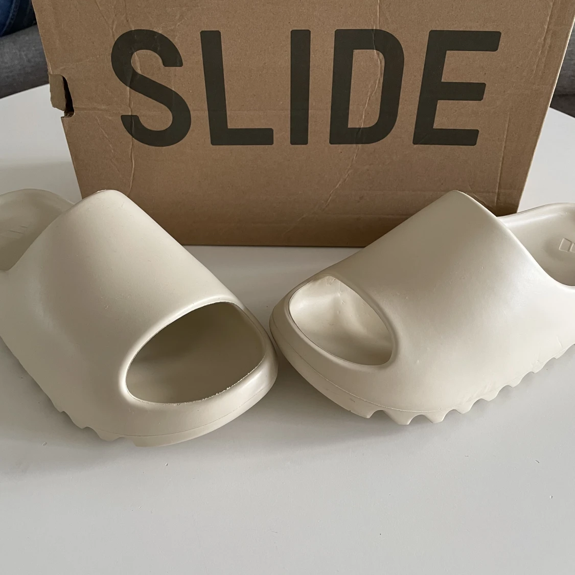 Yeezy slides bone  - 90