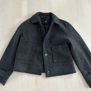 Jacka - Helt ny och oanvänd jacka ifrån lager 157, jätte fin💕