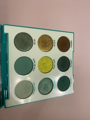 ögonskuggspalett - från colorpop