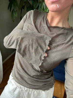 Weekday mesh topp - Supersnygg långärmad tröja från weekday jag köpte i vintras som endast kommit till användning en gång. Köparen står för frakt!!🥰